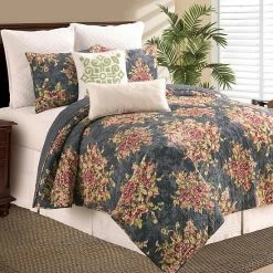 C&F Home Regina 3-Piece Quilt Set With Shams